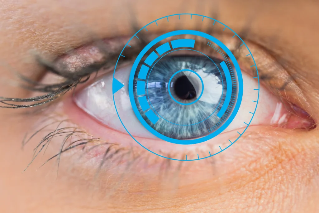 Olho com interface tecnológica representando tecnologia na cirurgia refrativa